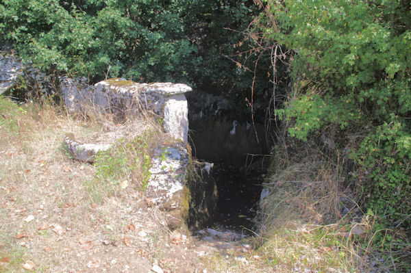 Un ancien lavoir vers Majourals