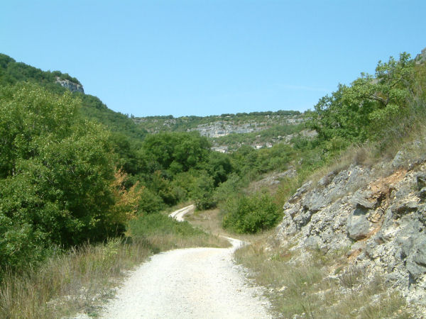 Les Gorges de l'Alzou s'largissent