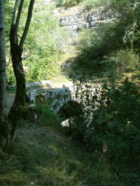 Pont sur l'Alzou, en arrivant dans la valle