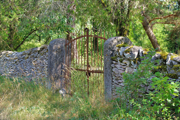 Vieux mur, vieux portail