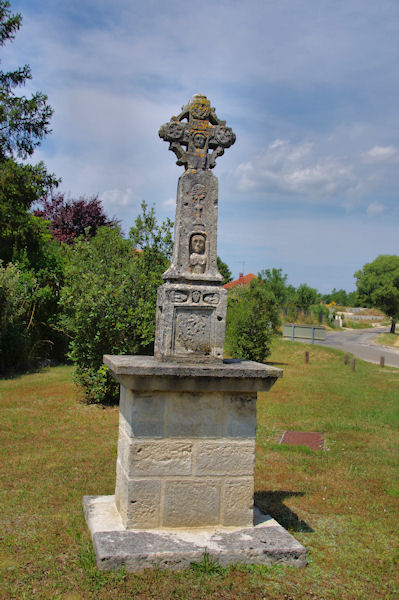 La croix du Mercadiol  Lalbenque