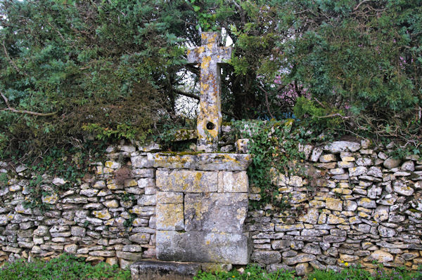Vieille croix  Puy de Capy