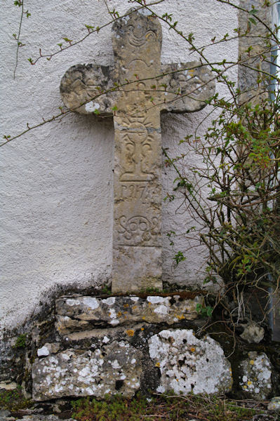 Une vieille croix  Mas de Couderc