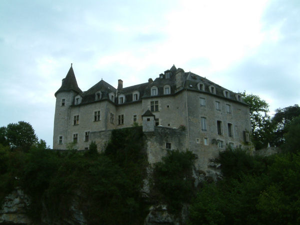 Le chteau de la Treyne sur les bords de la Dordogne