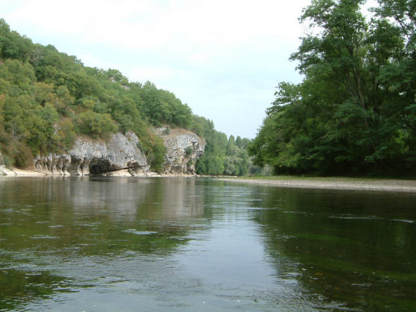 Les falaises du Pech de Baussonne sur la Dordogne