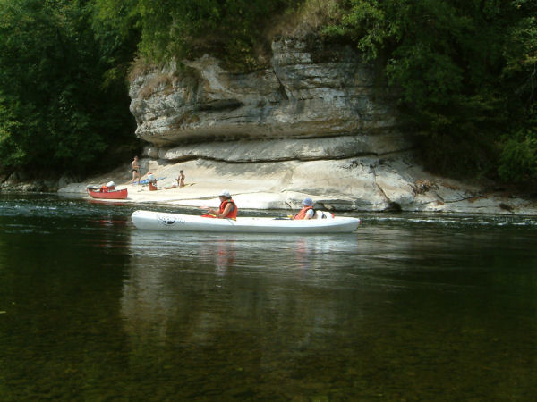 Camille et Julie, peinardes sur la Dordogne