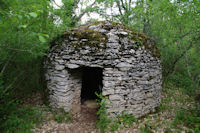 Une gariotte prs du dolmen de la Bertrandoune