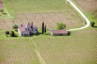 Une maison d_Anglars depuis le haut de Las Plantades