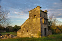 Un pigeonnier  Mas de Guilaret