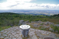 La table d_orientation au dessus de la valle des Avaris