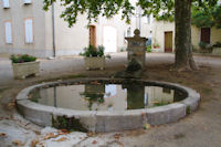 Une fontaine a St Amancet
