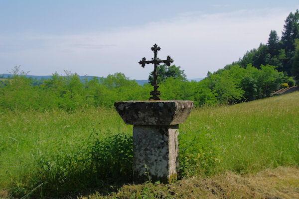 Une croix  La Garrigue