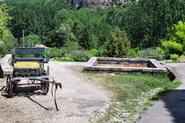 Une calche vers le lavoir de Bruniquel