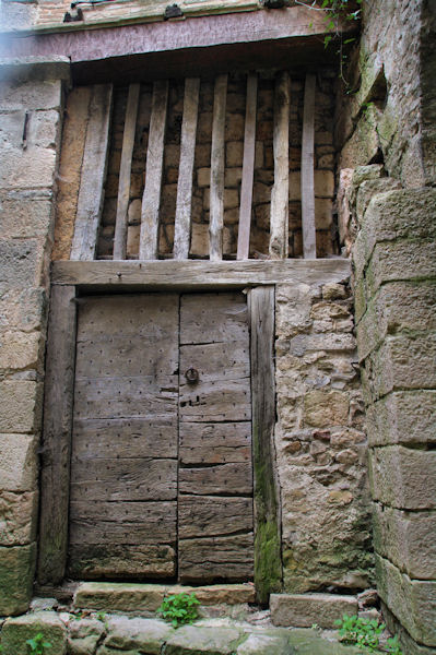 Vielle porte dans Bruniquel