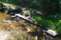 Un lavoir sur la Rigole de la Montagne Noire