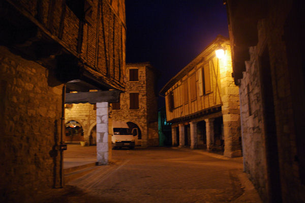 Castelnau de Montmirail, place centrale