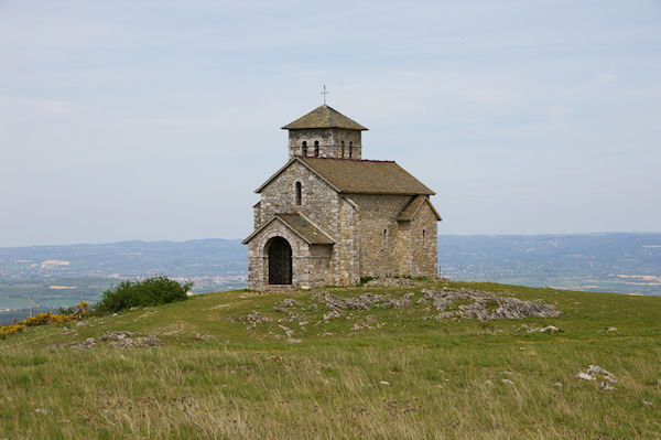 La Chapelle de St Frrol dominant la valle du Sor