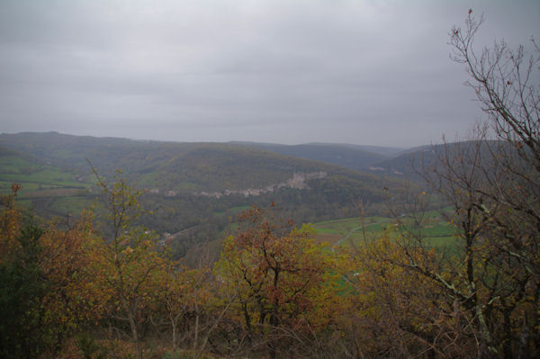 Le confluent des valle du Bombic et de l_Aveyron depuis les Suquets