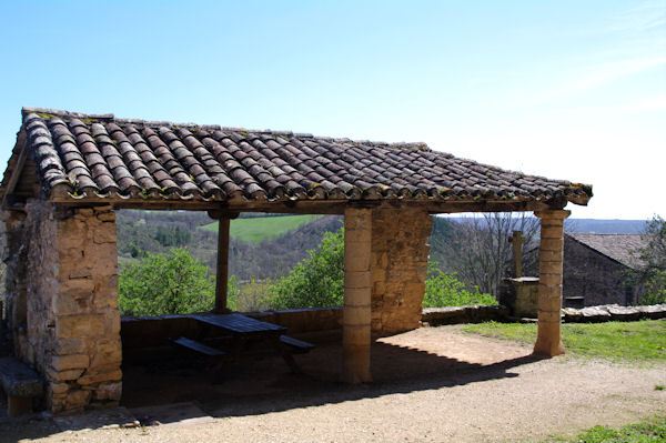 Sur les remparts de Puycelci