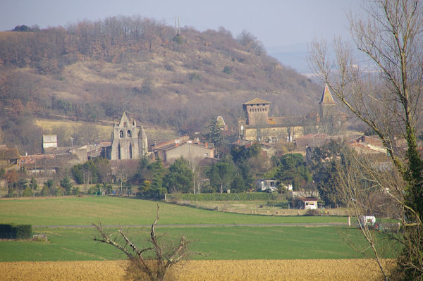 L'glise et le chteau de Mzens