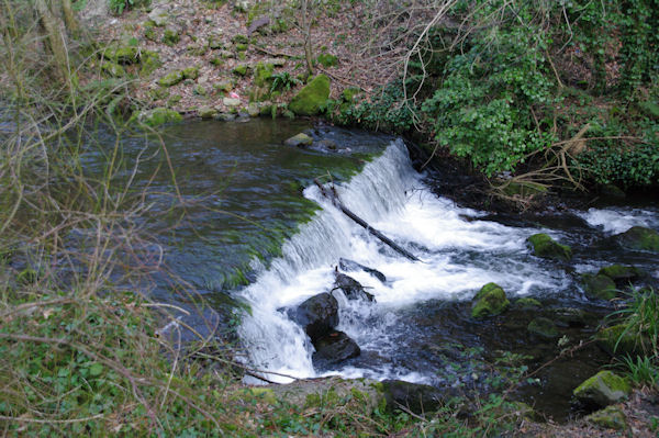 Petite retenue destine  un moulin sur le Sor