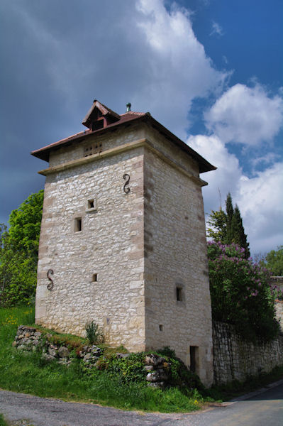 Un pigeonnier  St Beauzile