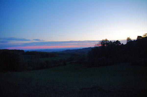 Coucher de soleil vers Le Cayla, au fond, les Pyrnes