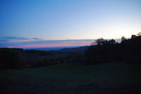 Coucher de soleil vers Le Cayla, au fond, les Pyrenees