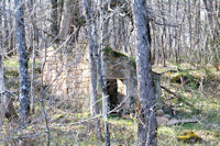 Une ruine en descendant vers Cabanes