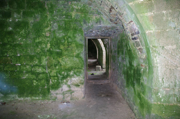 Le couloir menant aux cuisines dans l_ancienne Commanderie des Templiers de Vaour