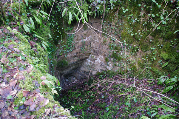 Le canal d_arrive de l_eau du ruisseau de Laussire dans le moulin