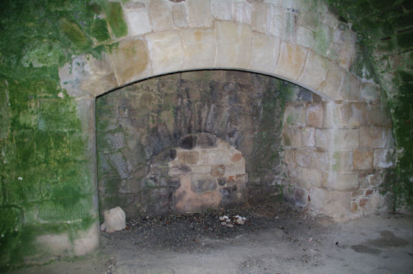 La chemine des cuisines dans l_ancienne Commanderie des Templiers de Vaour