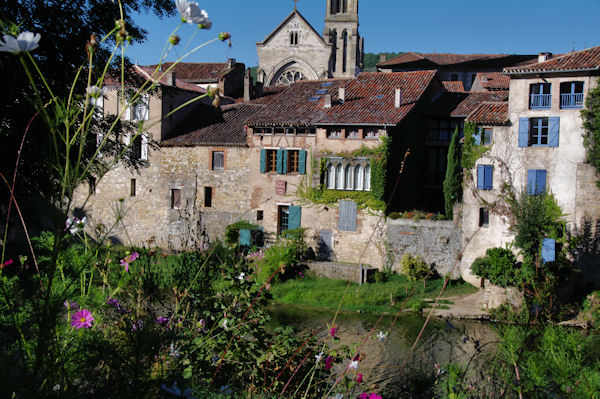 Sur les bords de l_Aveyron  St Antonin Noble Val