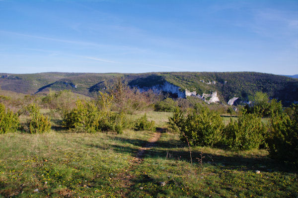 En descendant vers la valle de l_Aveyron