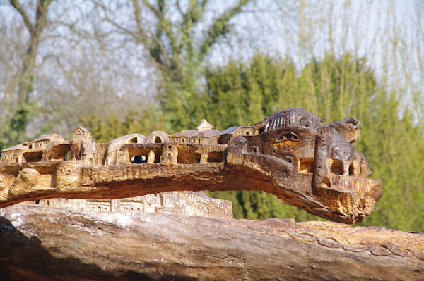 Sculpture dans la Plaine des Poussins