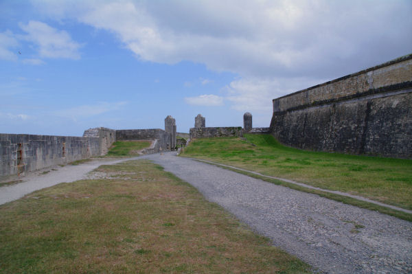 Les remparts de St Martin de R