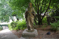 Une statue dans le Jardin des Hortensias