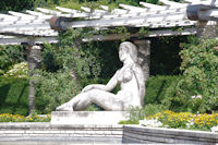 Une statue en face de la Cite Internationnale