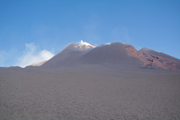 L_Etna, devant, les cendres de la semaine prcdente