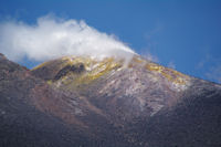 L'Etna fumant et ses concretions de souffre