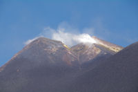 L'Etna fumant et ses concretions de souffre