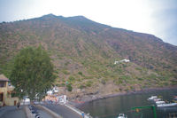 Le port de Rinella domine par le Monte Fossa delle Felci