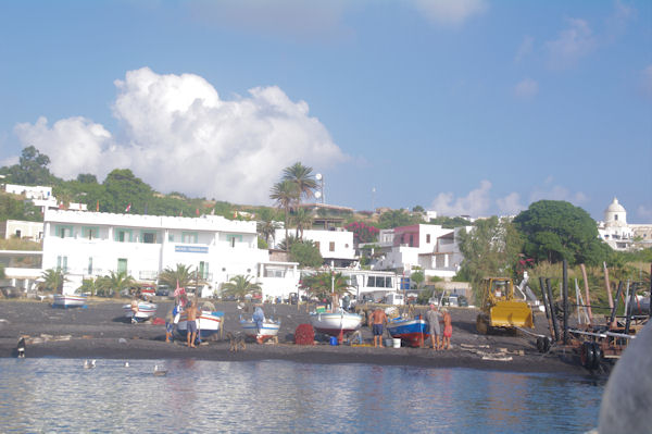 La plage de Pizzillo  Stromboli