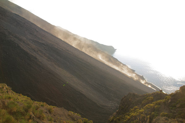 Les pierres dvalent la Sciarra de Fuoco