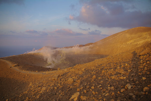 Le cratre du Vulcano et ses fumeroles