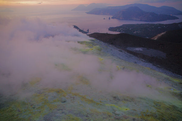 Les fumeroles souffres du Vulcano