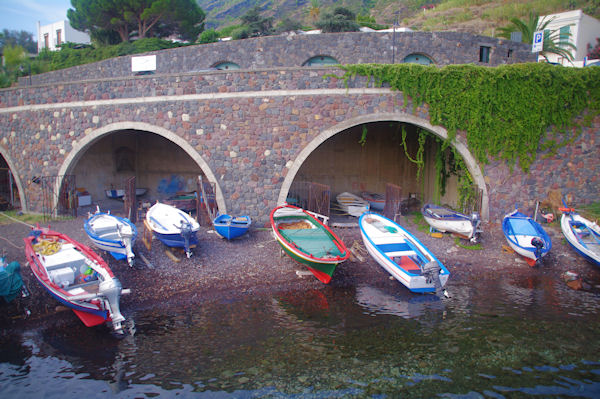 Le port de Pozzo d_Agnello  San Marina Salina