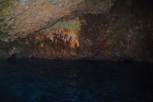 Une grotte  Punta Palmeto sur l_Ile de Lipari