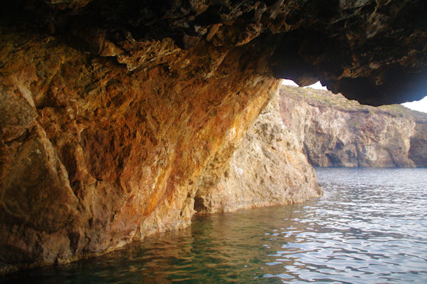 Une grotte  Punta Palmeto sur l_Ile de Lipari