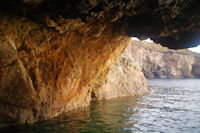 Une grotte a Punta Palmeto sur l'Ile de Lipari